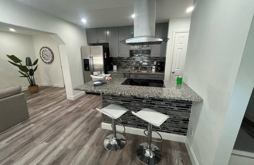 St. Cloud House | Beautiful Renovated house with 3 bedrooms 2 bathrooms and a big pool all covered