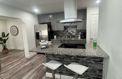 St. Cloud House | Beautiful Renovated house with 3 bedrooms 2 bathrooms and a big pool all covered