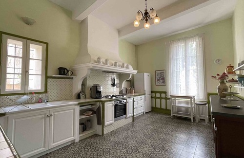 Quarante House | Beautiful renovated Mansion. Family friendly with large secluded garden and pool