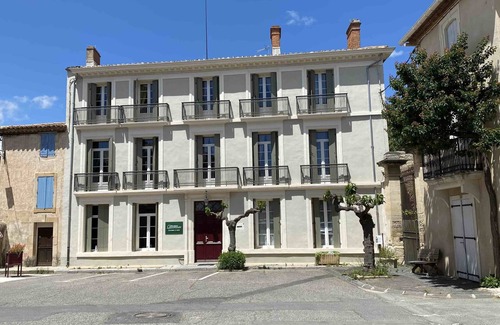 Quarante House | Beautiful renovated Mansion. Family friendly with large secluded garden and pool