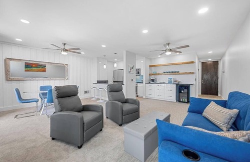 Townsite Condo | Beautiful Renovated Upper Cottage with Oceanview from Living & Dining room - F4 North Coast Village