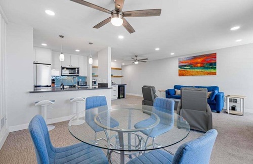 Townsite Condo | Beautiful Renovated Upper Cottage with Oceanview from Living & Dining room - F4 North Coast Village