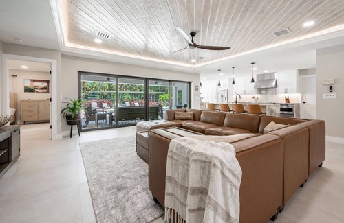Central Naples Other | Beautiful resort castle in Naples, Florida