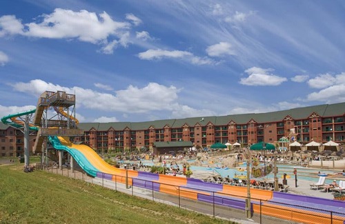 Lake Delton Condo | Beautiful Resort in Glacier Canyon 1BD Deluxe near Circus World