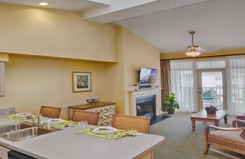 Northeast Virginia Beach Resort | Beautiful Resort Suite with Free Parking, WiFi, Fireplace, Pools & Beach Access