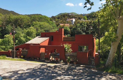Sorede Villa | Beautiful River-front Villa with Natural Pool & Aircon
