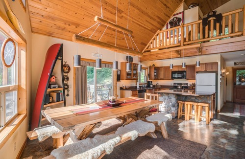 Leavenworth Cabin | Beautiful Riverfront Home-Quiet and Private-Leavenworth-Family Friendly-WI-FI