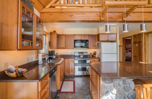 Leavenworth Cabin | Beautiful Riverfront Home-Quiet and Private-Leavenworth-Family Friendly-WI-FI