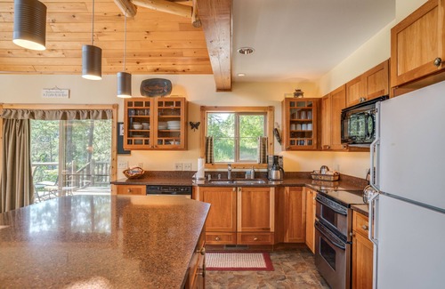 Leavenworth Cabin | Beautiful Riverfront Home-Quiet and Private-Leavenworth-Family Friendly-WI-FI