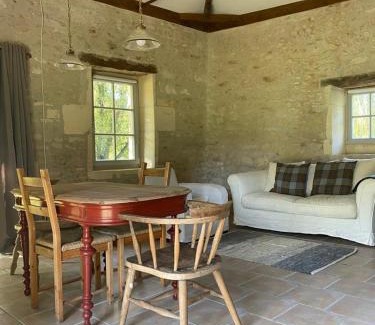 Bourg-Charente Apartment | Beautiful riverside boathouse