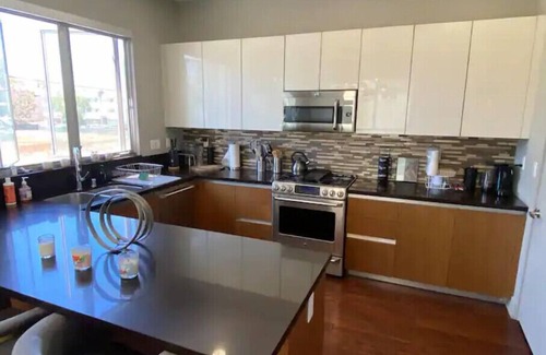 Faircrest Heights House | Beautiful Rooftop Home In The Heart Of Los Angeles! Beverly Hills Adjacent!