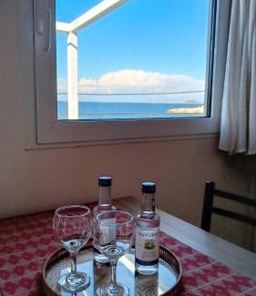 Kokkari Apartment | Beautiful rooftop with a hot tub