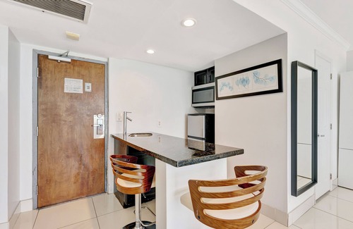 Bermuda Riviera Condo | Beautiful room steps from the Beach