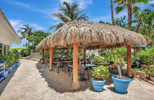 Bermuda Riviera Condo | Beautiful room steps from the Beach