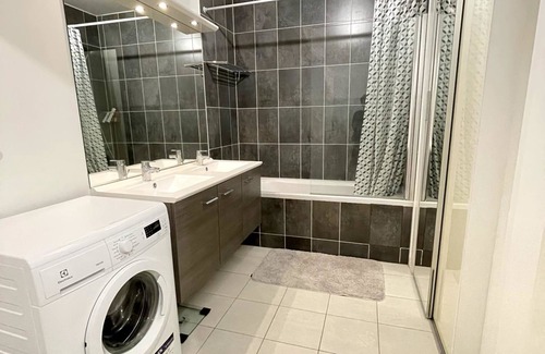 Bagneux Bed & Breakfast | Beautiful room with terrace close to Metro and RER