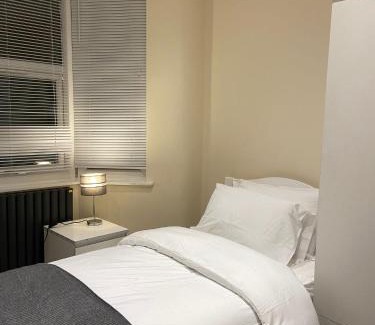 Tottenham Bed & Breakfast | BEAUTIFUL ROOMS ONLY FEW STEPS AWAY FROM BRUCE GROVE TOTTENHAM STADIUM
