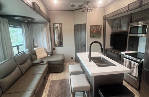 Double Springs House | Beautiful RV on Smith Lake