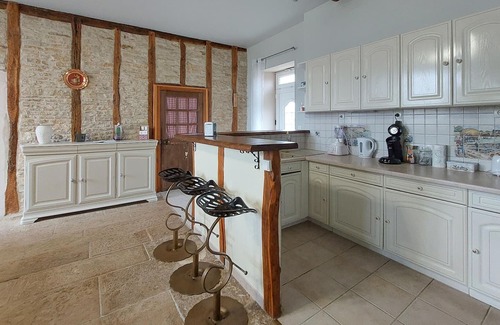 Bragelogne-Beauvoir House | Beautiful stone house with pool in charming wine village!