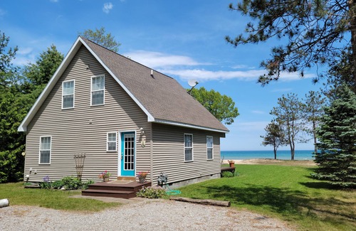 Oscoda Cottage | Beautiful Sandy Beach on Lake Huron