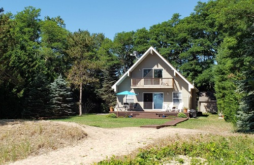 Oscoda Cottage | Beautiful Sandy Beach on Lake Huron