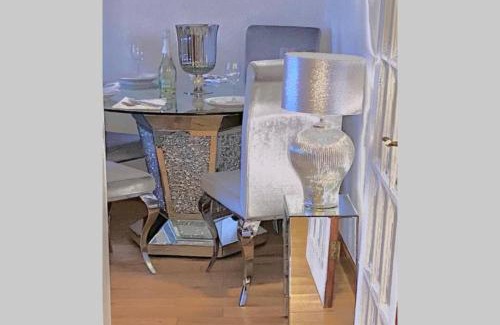 Port Glasgow Apartment | Beautiful Sea View 2 Bed Home