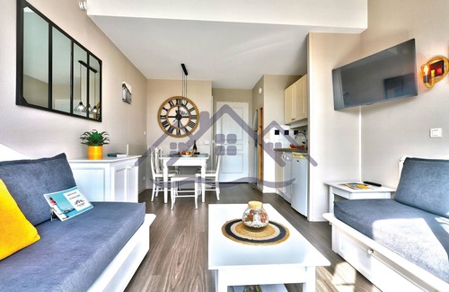 Guilvinec Apartment | Beautiful sea view and everything on foot (beach, swimming pool, center, port .)