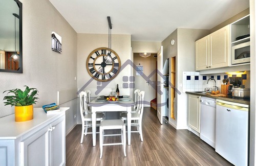 Guilvinec Apartment | Beautiful sea view and everything on foot (beach, swimming pool, center, port .)