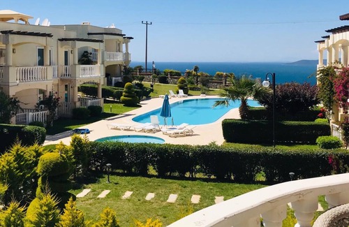 Bogazici House | Beautiful Sea View Apartment w/ AC + Gym