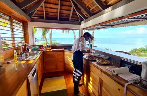 Hitiaa O Te Ra House | Beautiful seaside wooden villa in Moorea. 3 bedrooms, 2 bathrooms. Sleeps 6