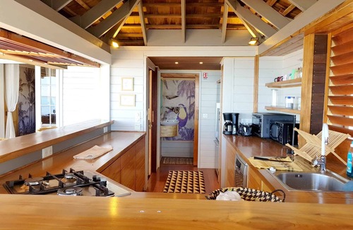 Hitiaa O Te Ra House | Beautiful seaside wooden villa in Moorea. 3 bedrooms, 2 bathrooms. Sleeps 6