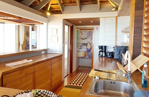Hitiaa O Te Ra House | Beautiful seaside wooden villa in Moorea. 3 bedrooms, 2 bathrooms. Sleeps 6
