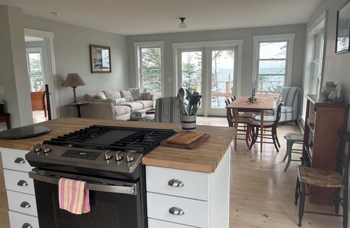 Tenants Harbor Cottage | Beautiful Seaside cottage with stunning views