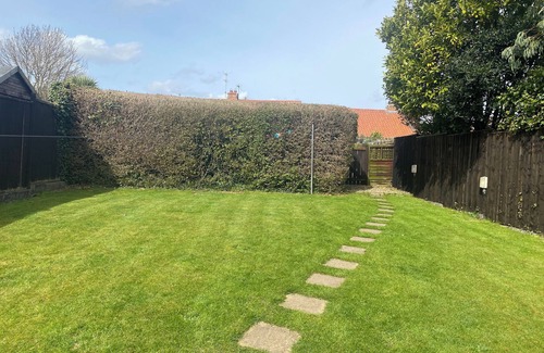 Sewerby Cottage | Beautiful Seaside Cottage, sleeps 5 & dog friendly