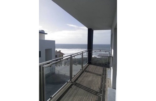 Foz do Arelho Condo | Beautiful Seaside Condominium