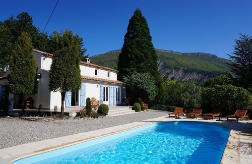 Aspres-sur-Buech Villa | Beautiful Secluded Villa with heated pool & mountain views.