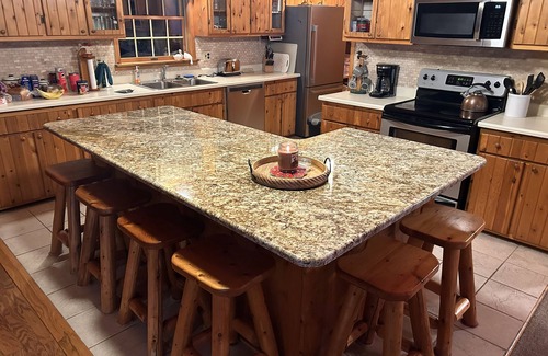 Cheboygan House | Beautiful & Secluded Log Cabin Close to Mackinaw City!