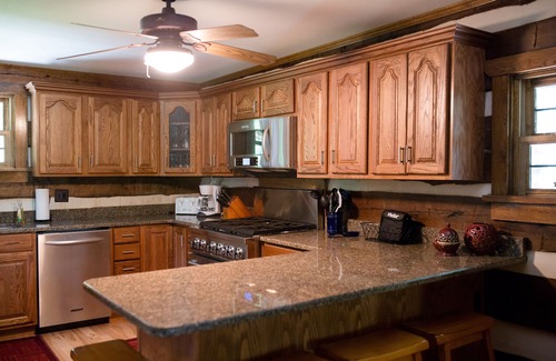 Wright City Cabin | Beautiful secluded Log Home - Nestled in the country!