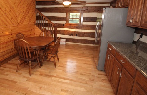 Wright City Cabin | Beautiful secluded Log Home - Nestled in the country!