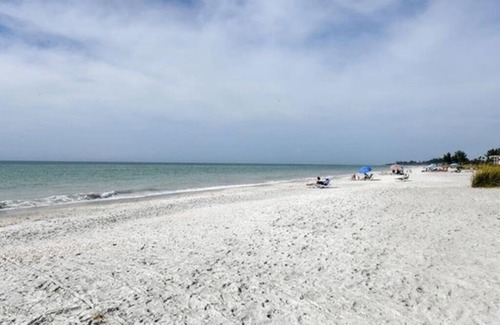 Whitney Beach Apartment | Beautiful & Serene Banyan Bay Condo on Longboat Key