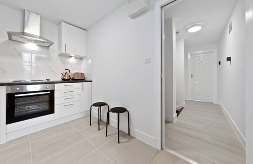 Penge Apartment | Beautiful Serviced Room Crystal Palace London Se20