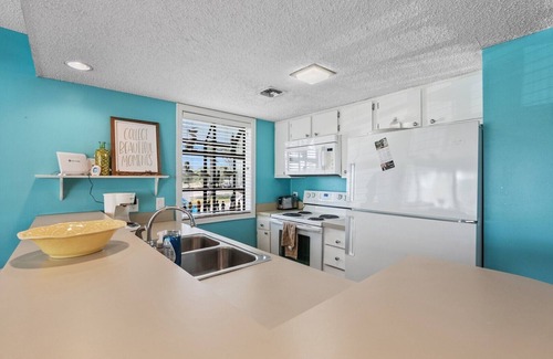 Myrtle Beach Condo | Beautiful Shore Drive Condo close to the Apache Pier Arcadian Dunes 15-159