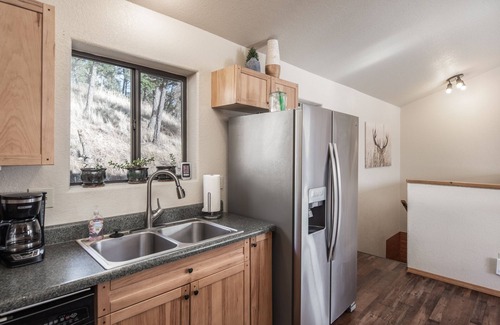 Ruidoso Cabin | Beautiful Sierra Blanca View/Sleeps 8/Large Deck & Hot Tub/Near Ski Apache