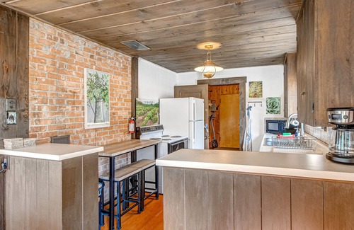 Salt Lake Mountain Resorts House | Beautiful ski-in/ski-out cabin w/washer/dryer, central AC - walk to lifts