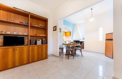 Capitana House | Beautiful Small Villa with Garden, Terrace & Wi-Fi; Parking Available