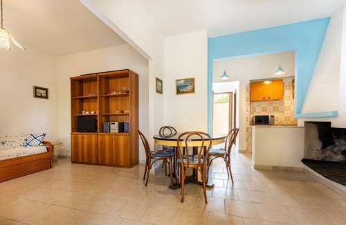 Capitana House | Beautiful Small Villa with Garden, Terrace & Wi-Fi; Parking Available