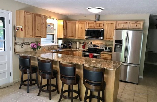 Huddleston House | Beautiful Smith Mountain Lake Waterfront Property - Olde Stoney