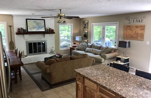 Huddleston House | Beautiful Smith Mountain Lake Waterfront Property - Olde Stoney
