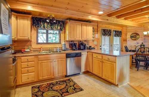 Gatlinburg - Pigeon Forge Cabin | Beautiful Smoky Mountain Cabin!