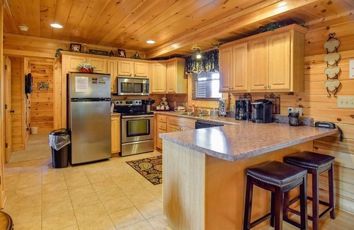Gatlinburg - Pigeon Forge Cabin | Beautiful Smoky Mountain Cabin!