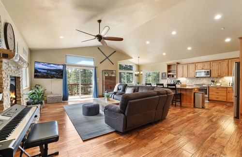 Tahoe Paradise House | Beautiful South Lake Tahoe Home with Great Mountain Views